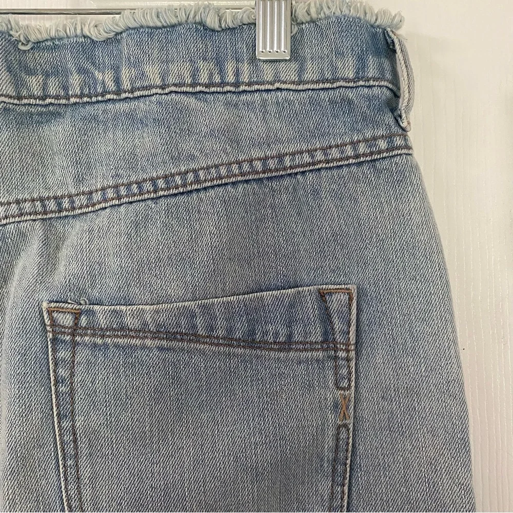 Express Straight Mini Mid Rise Distressed Light Wash Jean Denim Skirt Size 8 - Picture 8 of 14